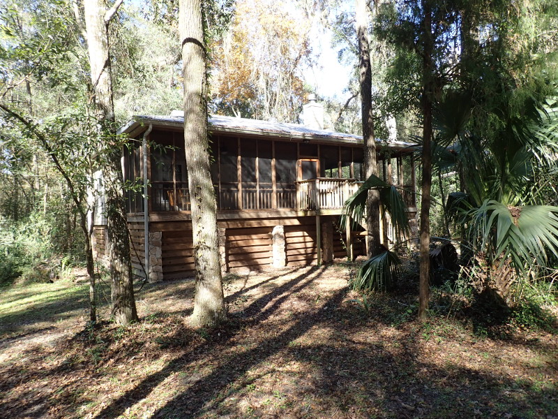Image of the exterior of a rental cabin at Suwannee River State Park.