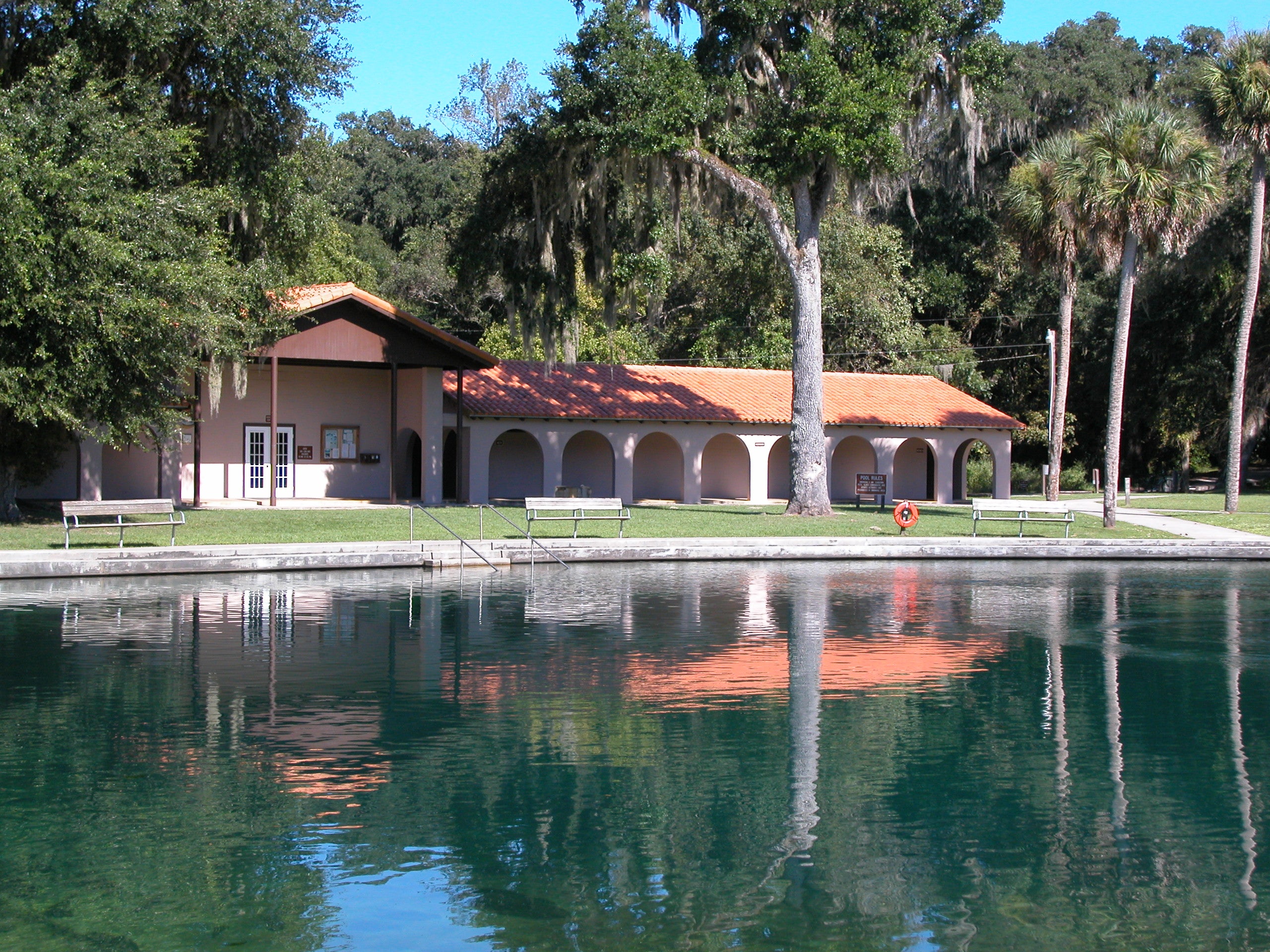 A view of the welcome center at de leon springs in front of the water.