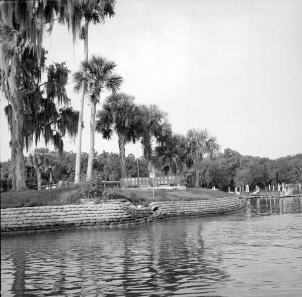 Historic Hontoon Island Sign