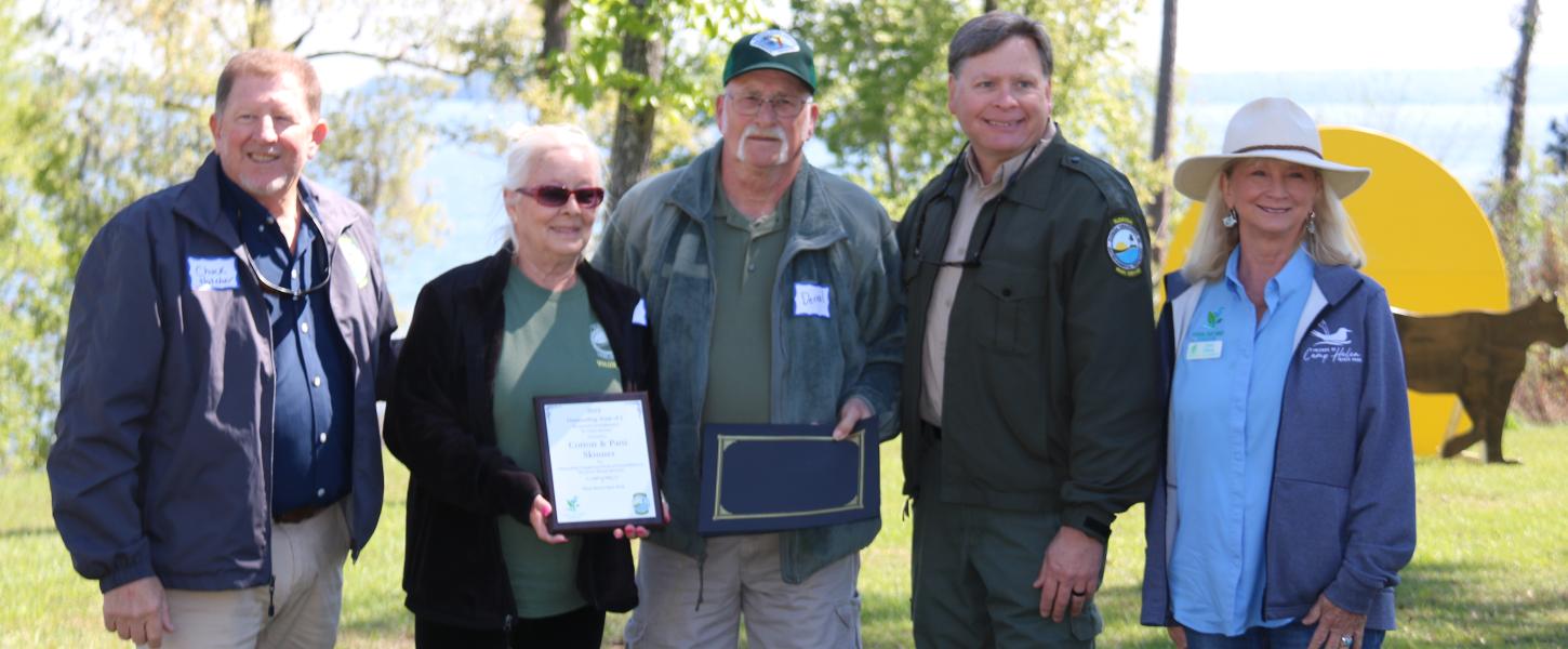 Cotton and Patti receive their award.