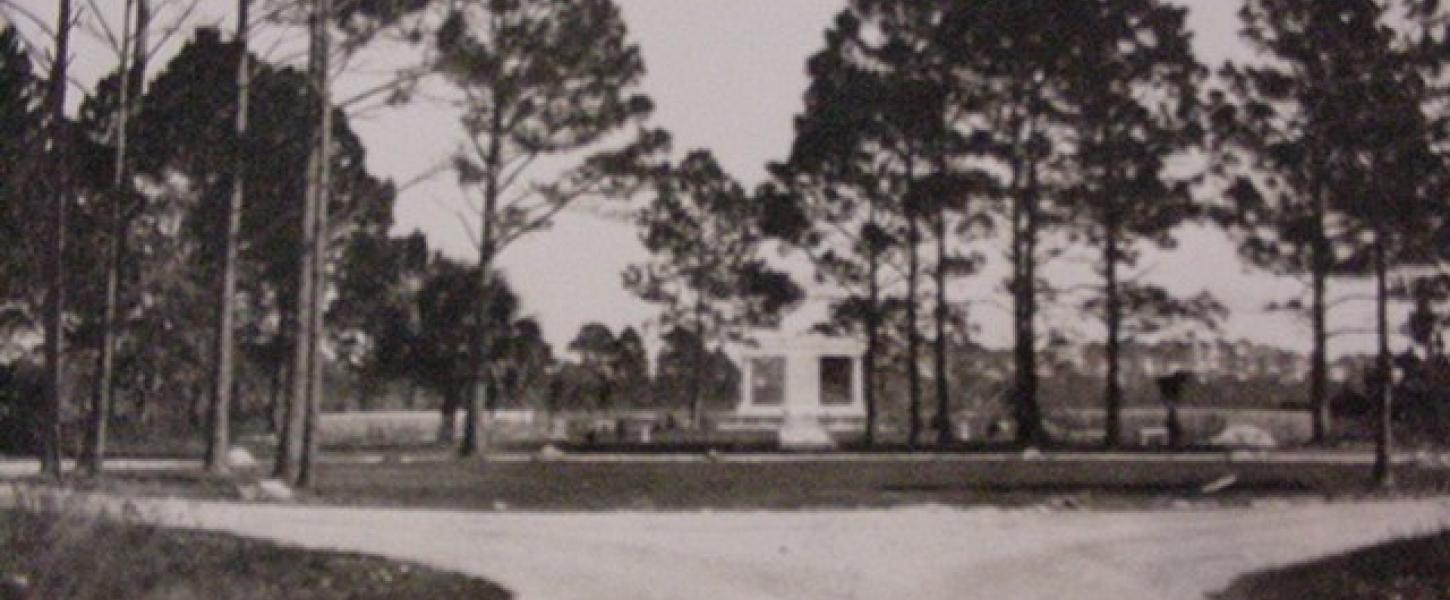 monument and mall