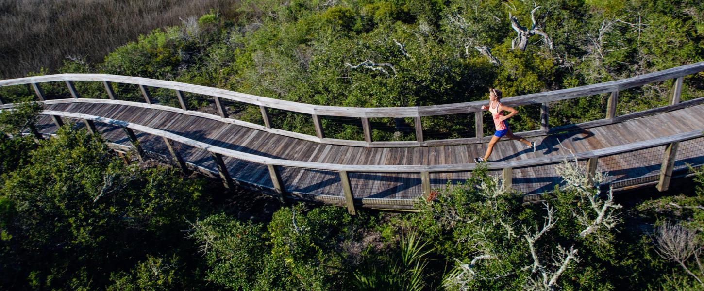 Runner on curving Boardwalk