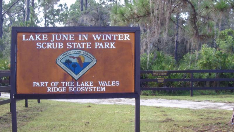 A view of the Lake June-in-Winter entrance sign.