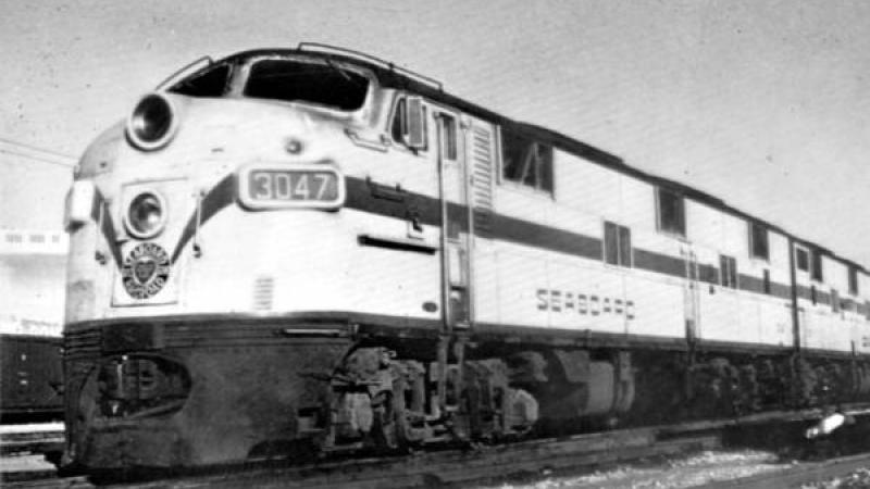 Silver Meteor led by E-7 Unit number 3047 departing from Miami in 1966