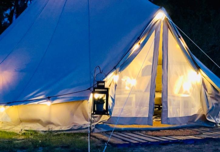 Glamping luxury tent at Lake Louisa