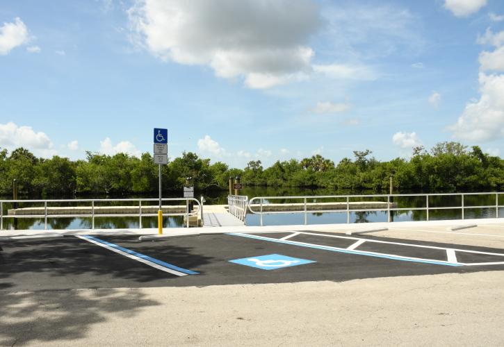 Floating boat dock entrance