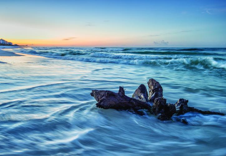 Time Lapse picture of waves on the beach