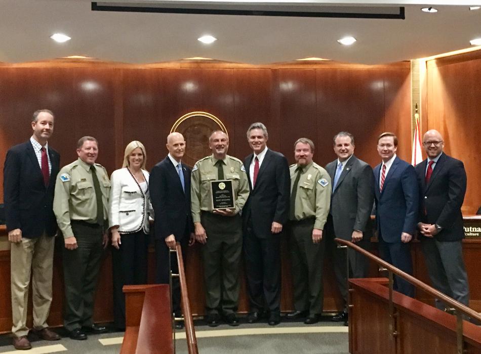 Scott Spaulding receives Award at Cabinet Meeting